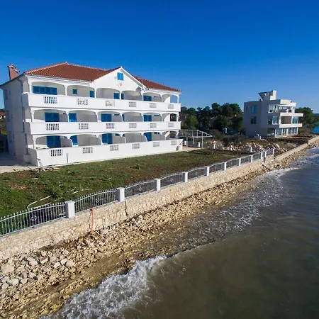 Family Friendly Seaside Sukosan, Zadar - 20841 *