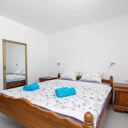 Apartment Family Friendly Seaside Sukosan, Zadar - 20841 *