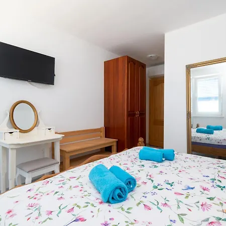 Family Friendly Seaside Sukosan, Zadar - 20841 Lejlighed