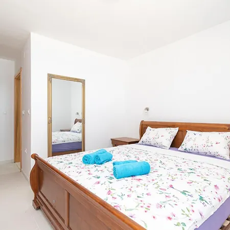 Family Friendly Seaside Sukosan, Zadar - 20841 Lejlighed